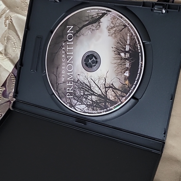 Premonition widescreen dvd with Sandra Bullock - Picture 3 of 4